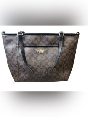 Coach Peyton Signature Pocket Tote
